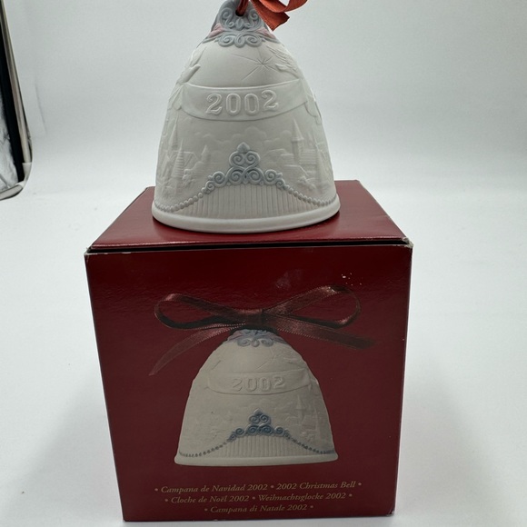 2002 Lladro Christmas bell in mint/new condition with original box. - Picture 1 of 2